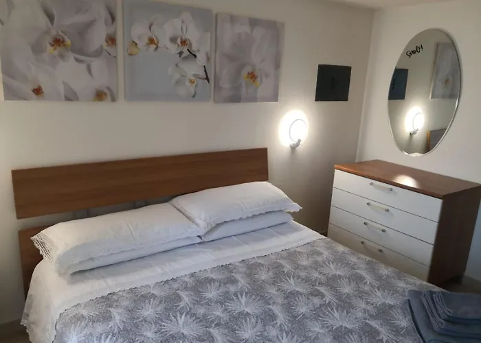 Casetta A Monte Sant'á * Monte SantʼAngelo